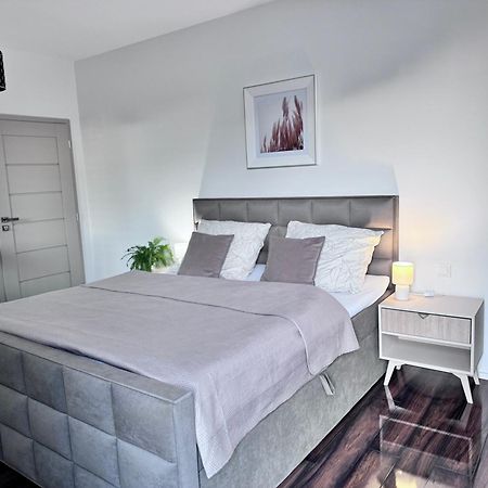 Apartments Sered Sered' Екстериор снимка