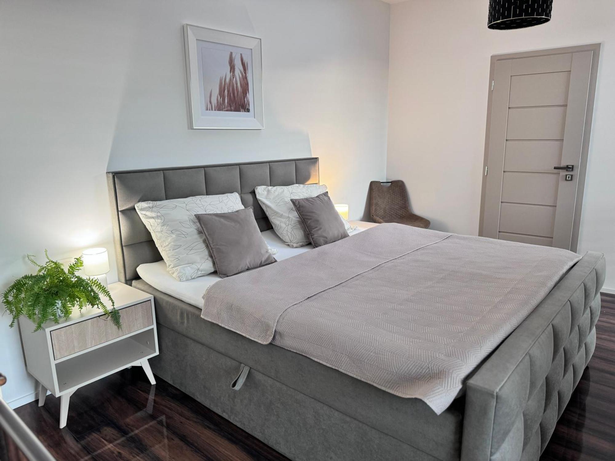 Apartments Sered Sered' Екстериор снимка