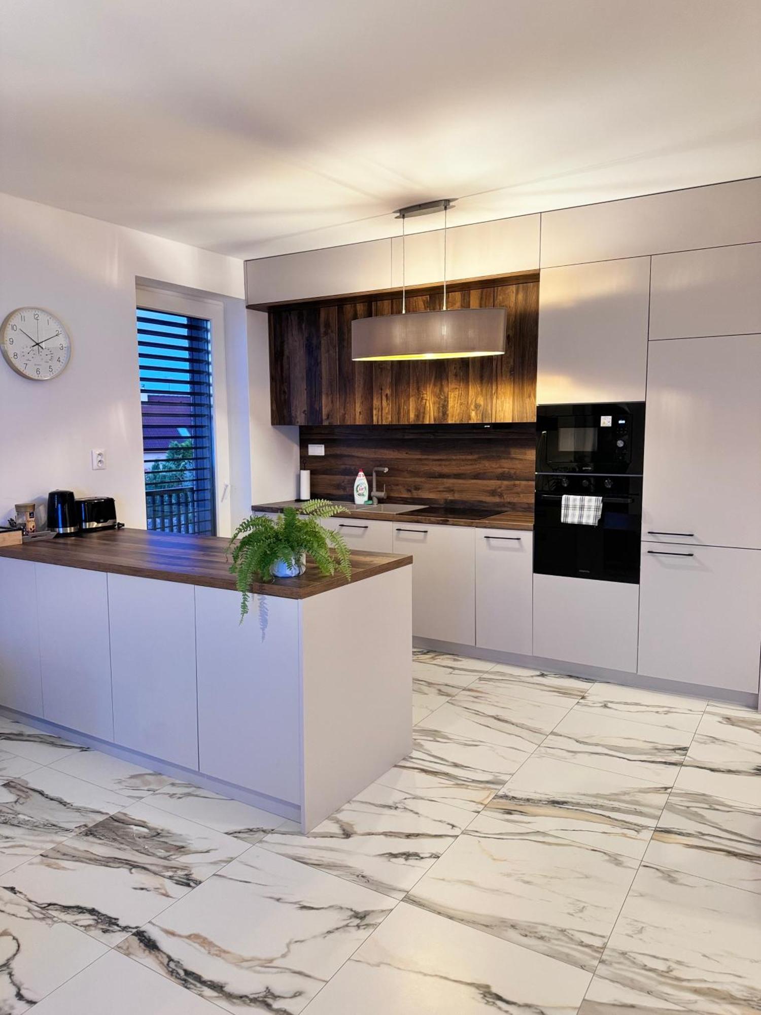 Apartments Sered Sered' Екстериор снимка